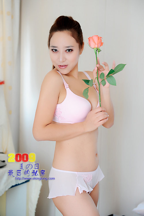 90后美女可人性感私房照(11)