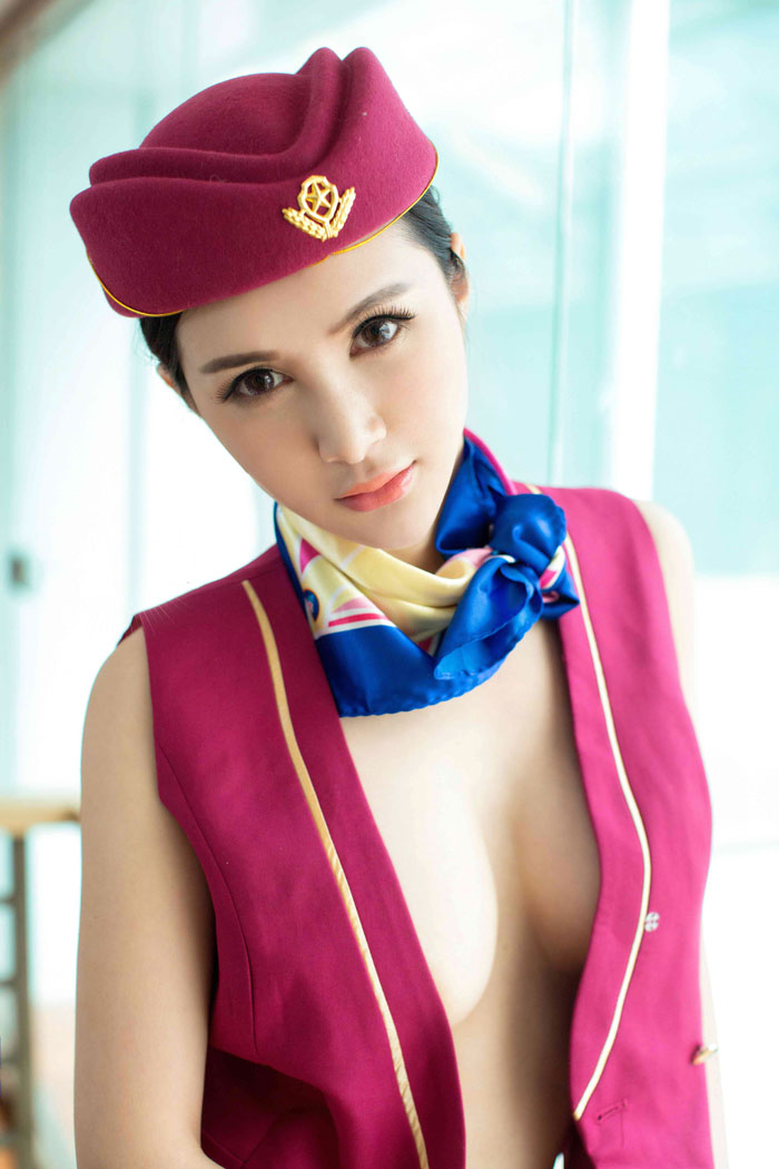 极品空姐顾欣怡红色制服私房写真(20)