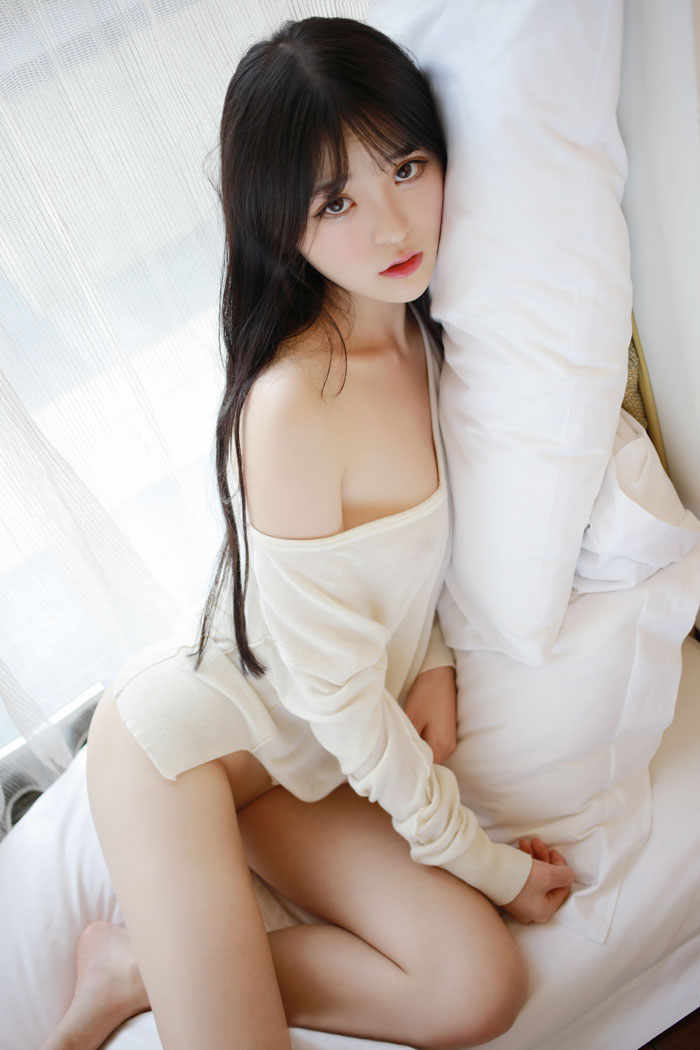 绝美女生伊小七犹抱美乳半遮面(21)