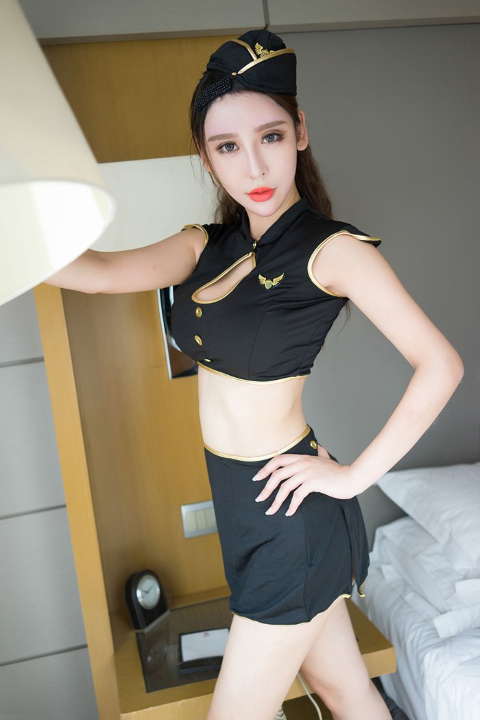 绝色女神杨诺依制服翘臀诱惑艺术照(13)