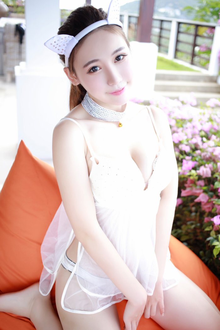 美女熊吖翘臀嫩肤美胸让人无法抗拒(20)