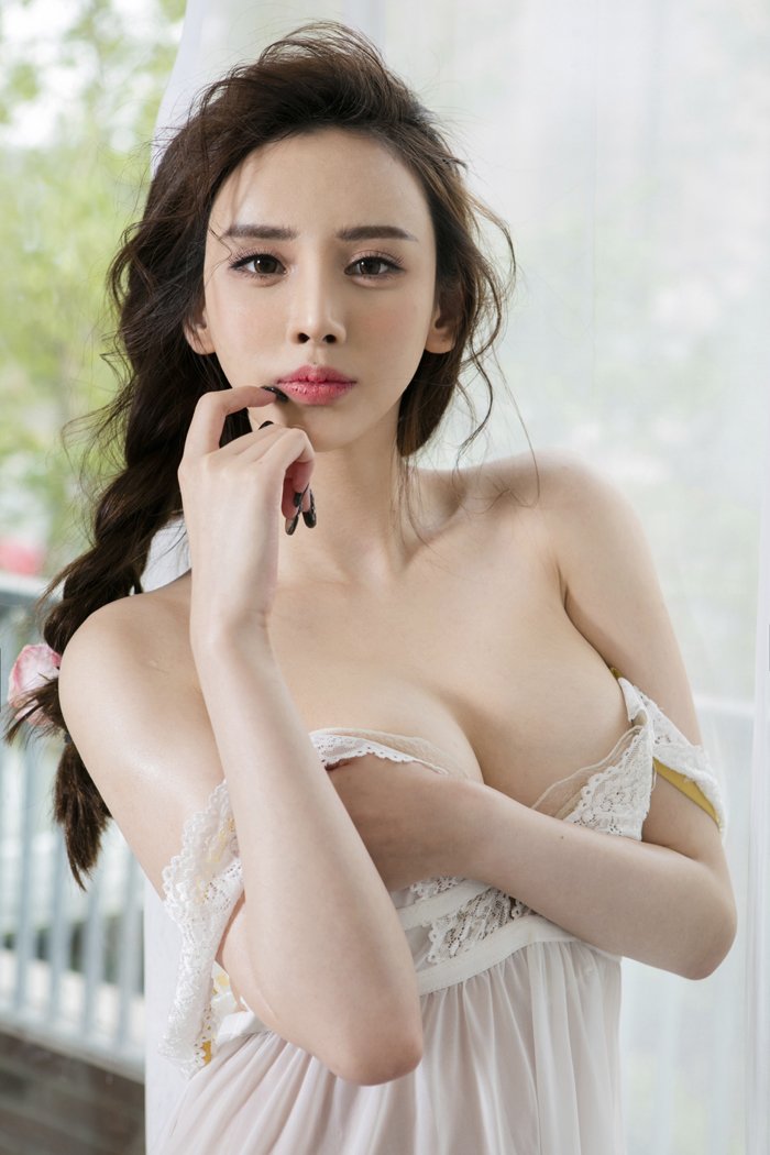 温婉嫩模于思琪花瓣乳贴大胆私房照(24)