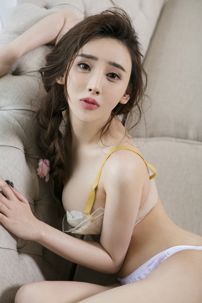 温婉嫩模于思琪花瓣乳贴大胆私房照(37)