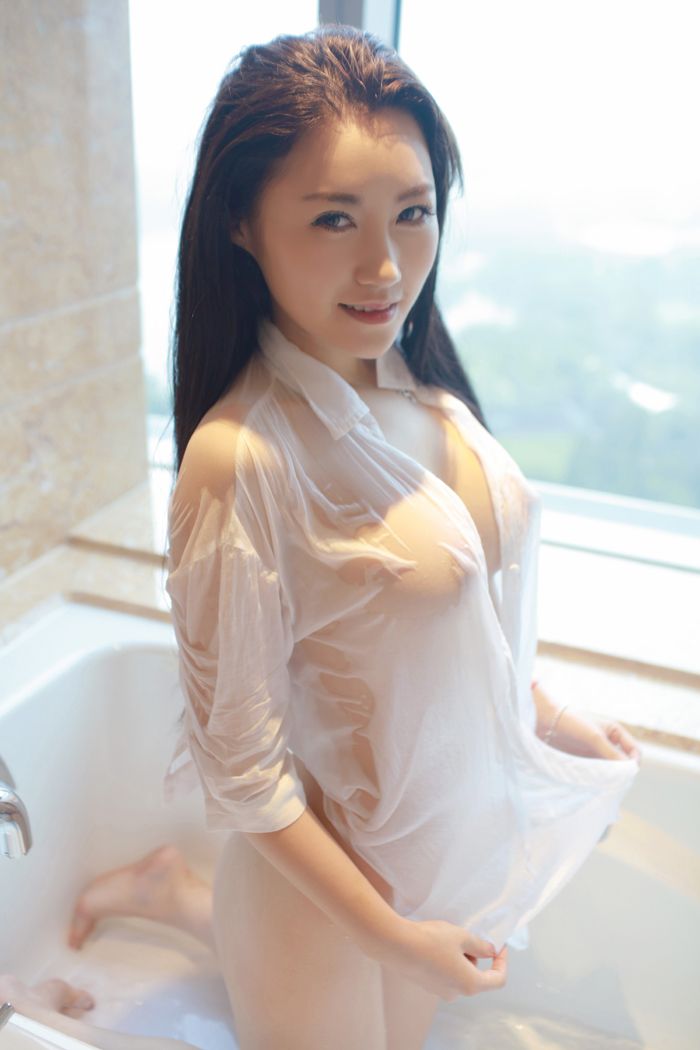 性感美女夏玲蔓诱惑湿身肉球隐现(29)