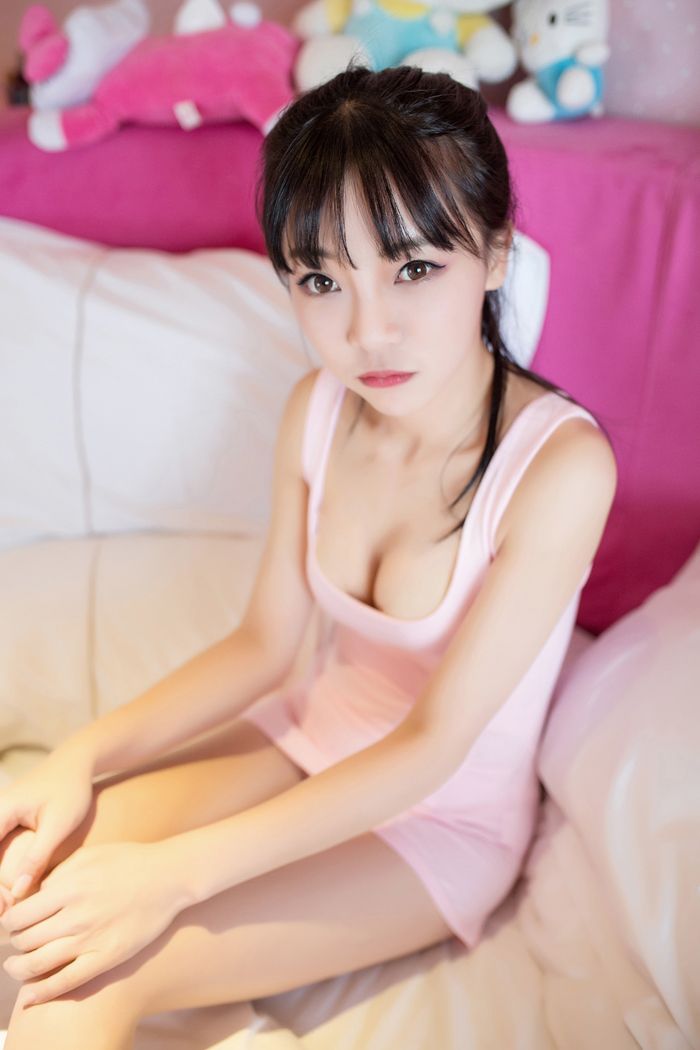 俏皮妹子莉莉丝学生短裙内内走光光(28)