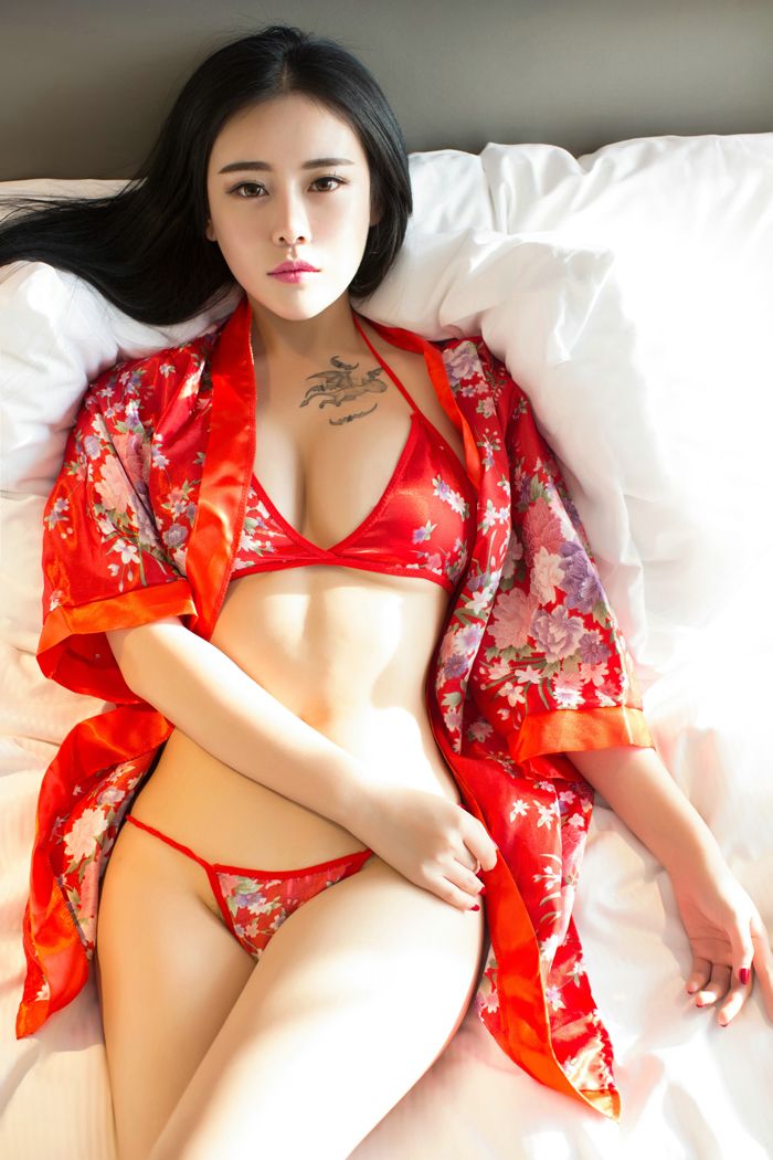 梦瑶mm玩情趣内衣脱落圆乳奔出来(23)