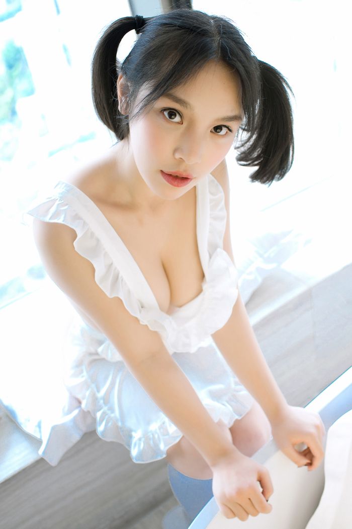 童颜巨乳小纯子纯白制服诱惑动人(22)