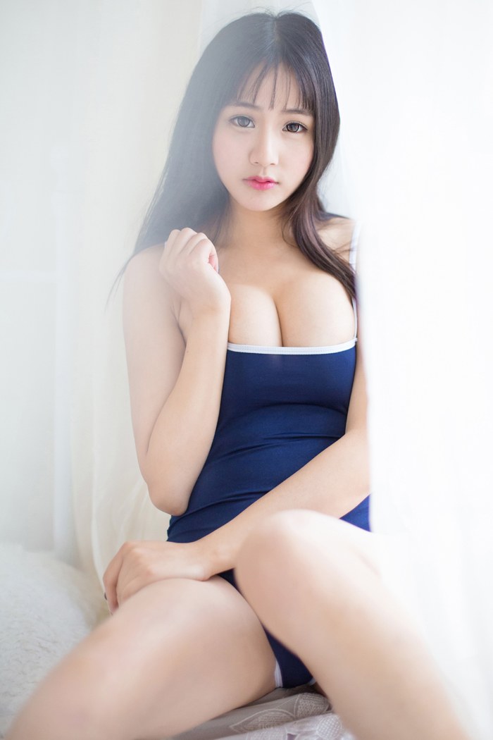 诱人思淇露背毛衣大胆秀豪乳高清图(16)