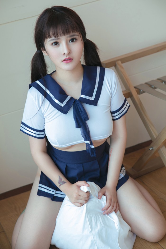 宅男女神杨漫妮制服秀丰乳肥臀看点足(10)