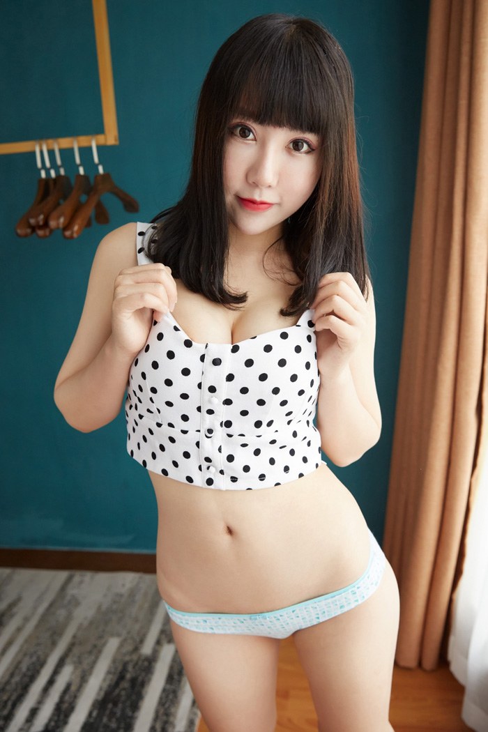 丰满熟女雪碧斑点内衣秀蜜桃美臀(39)