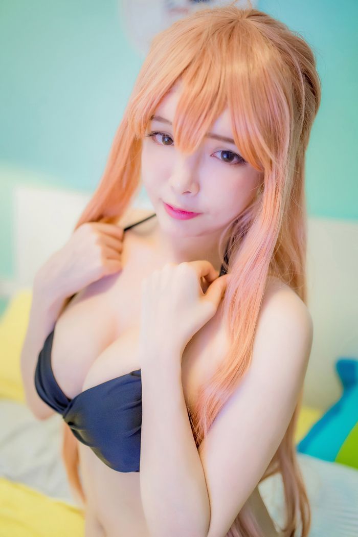 性感尤物夏小秋cosplay秀白嫩豪乳(1)