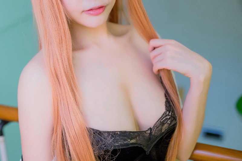 性感尤物夏小秋cosplay秀白嫩豪乳(10)