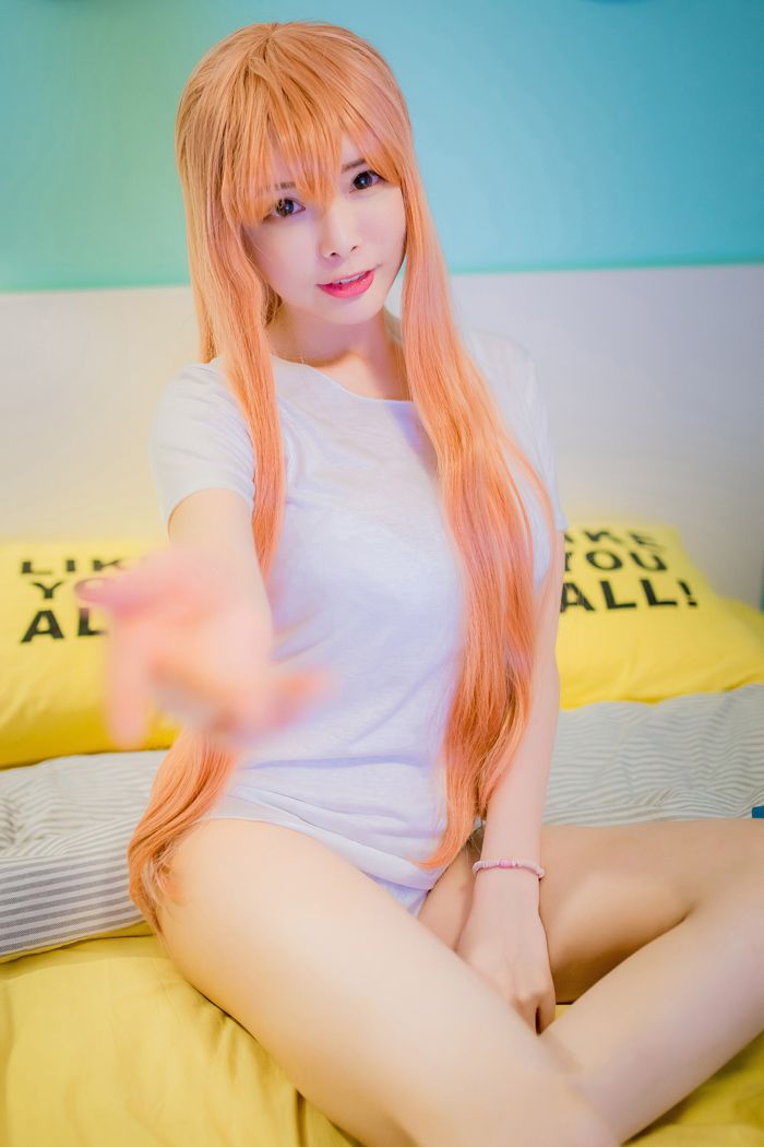 性感尤物夏小秋cosplay秀白嫩豪乳(17)