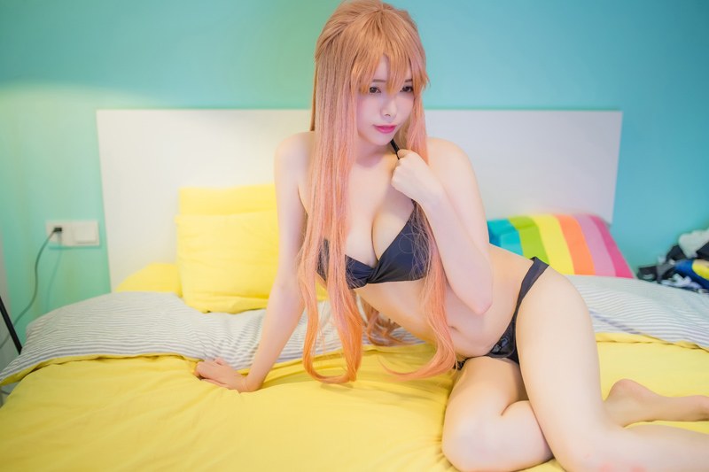 性感尤物夏小秋cosplay秀白嫩豪乳(40)