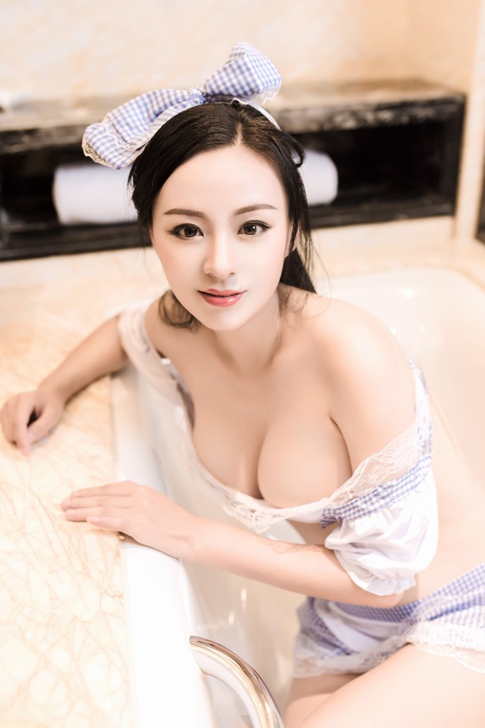 黑丝御姐红艳巨乳丰臀尽显妩媚诱惑(42)