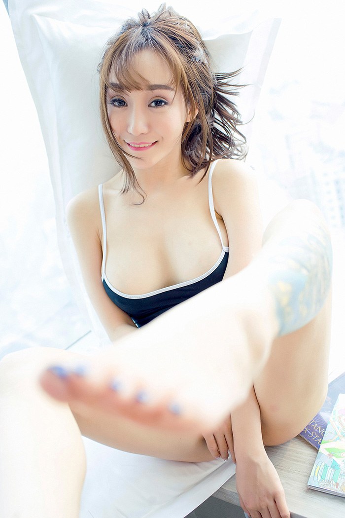 尤果美人顾灿性感比基尼秀白嫩美乳(3)