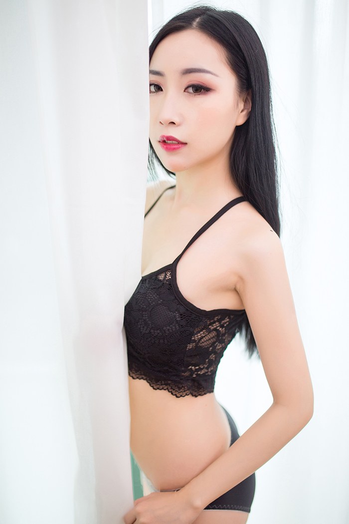 黑丝少妇小雨蕾丝内衣尽显完美身材(27)