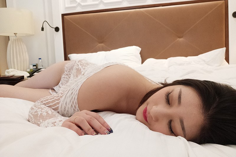 寂寞少妇妲己只手难掩白嫩浑圆双乳(46)