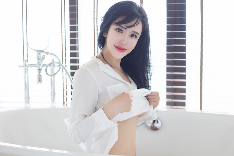 性感女王刘钰儿白嫩爆乳跃跃欲出(18)