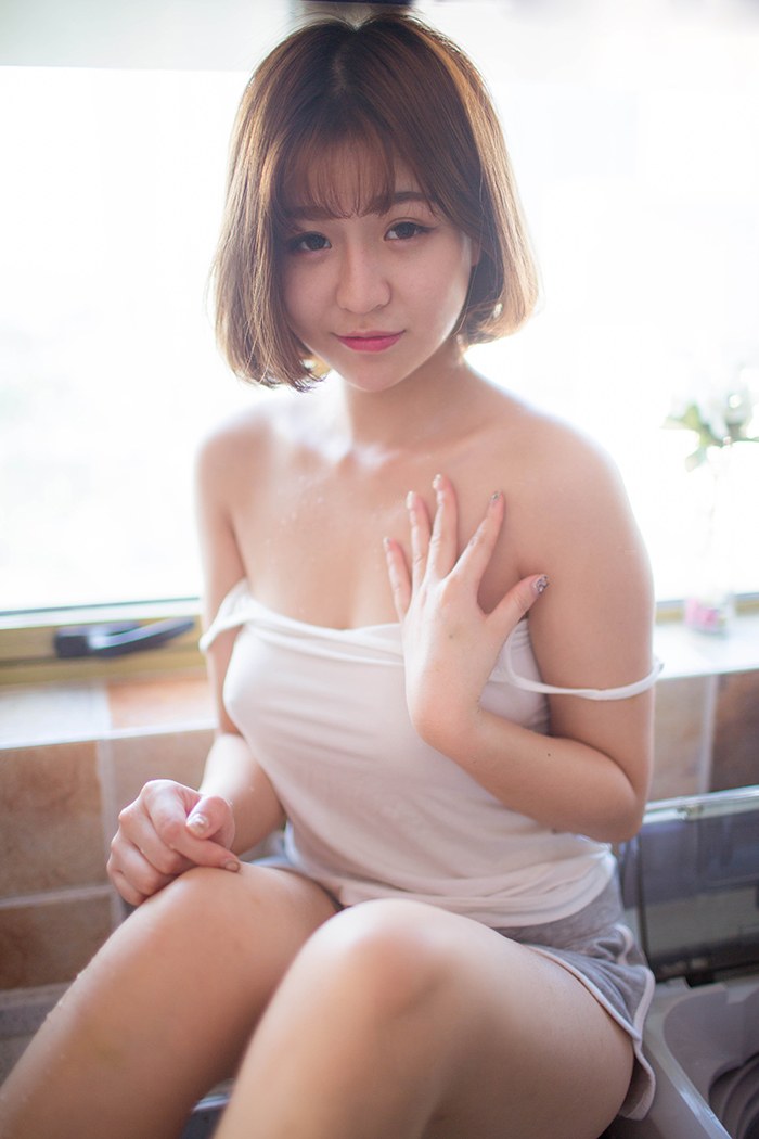 巨乳萝莉千美奈性感居家撩人心弦(16)