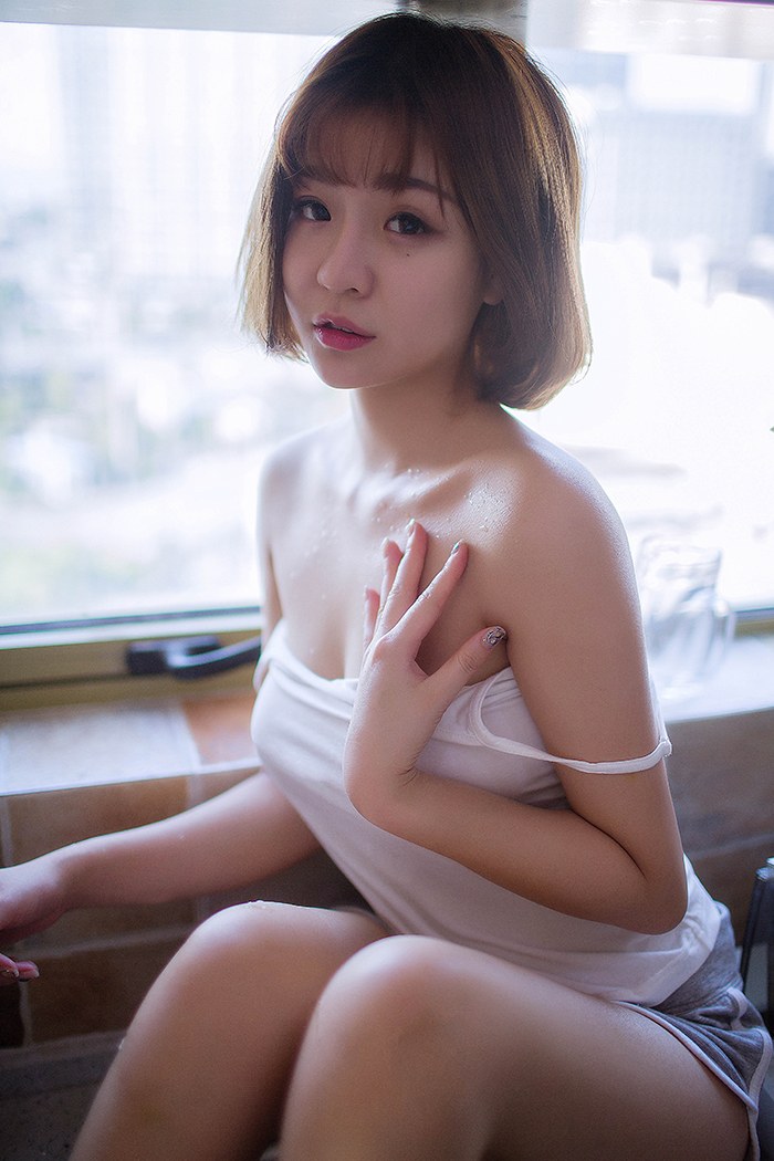 巨乳萝莉千美奈性感居家撩人心弦(17)