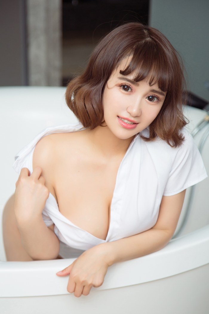 童颜巨乳李焱魔鬼身材让人流鼻血(46)