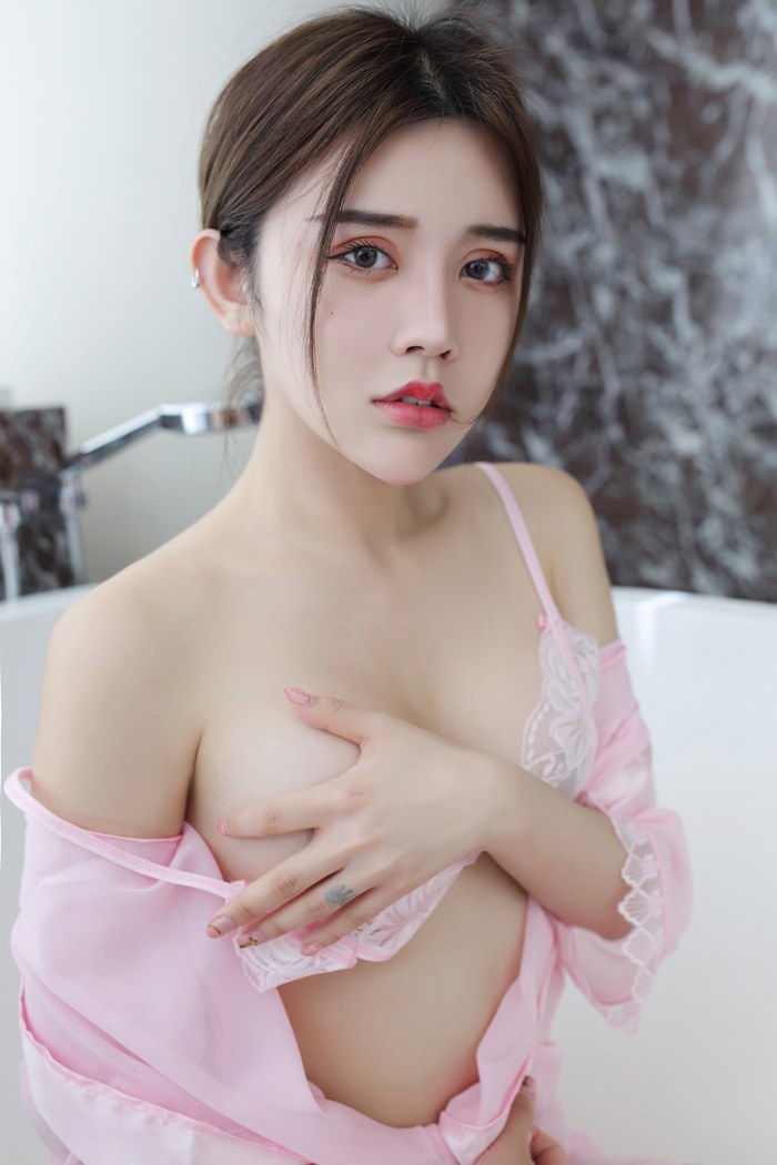 俏丽佳人卓娅祺美乳微露诱惑撩人(28)