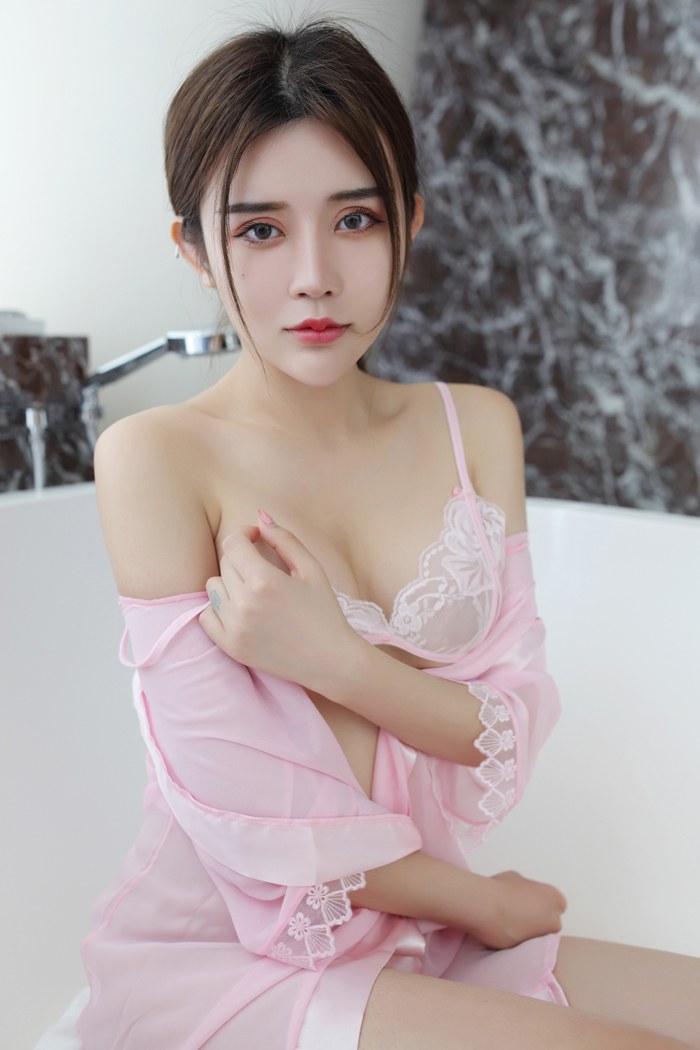 俏丽佳人卓娅祺美乳微露诱惑撩人(30)