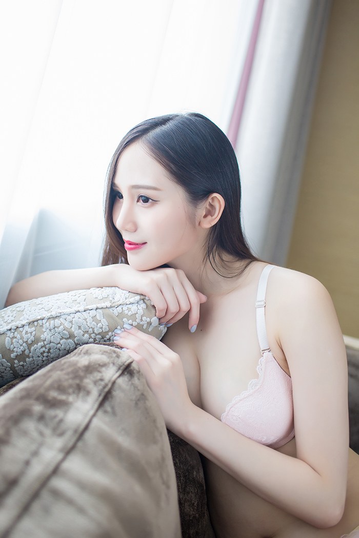 尤物SISY思轻薄睡衣大秀美腿嫩乳(30)