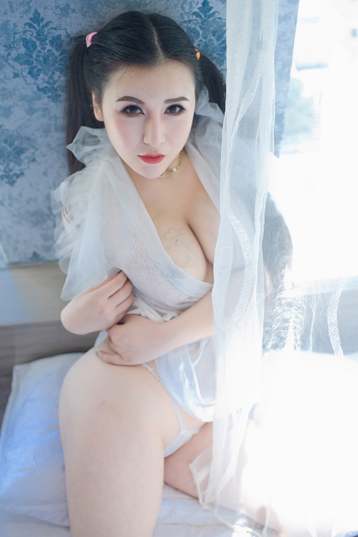 巨乳少妇伊若前凸后翘身材一流(18)