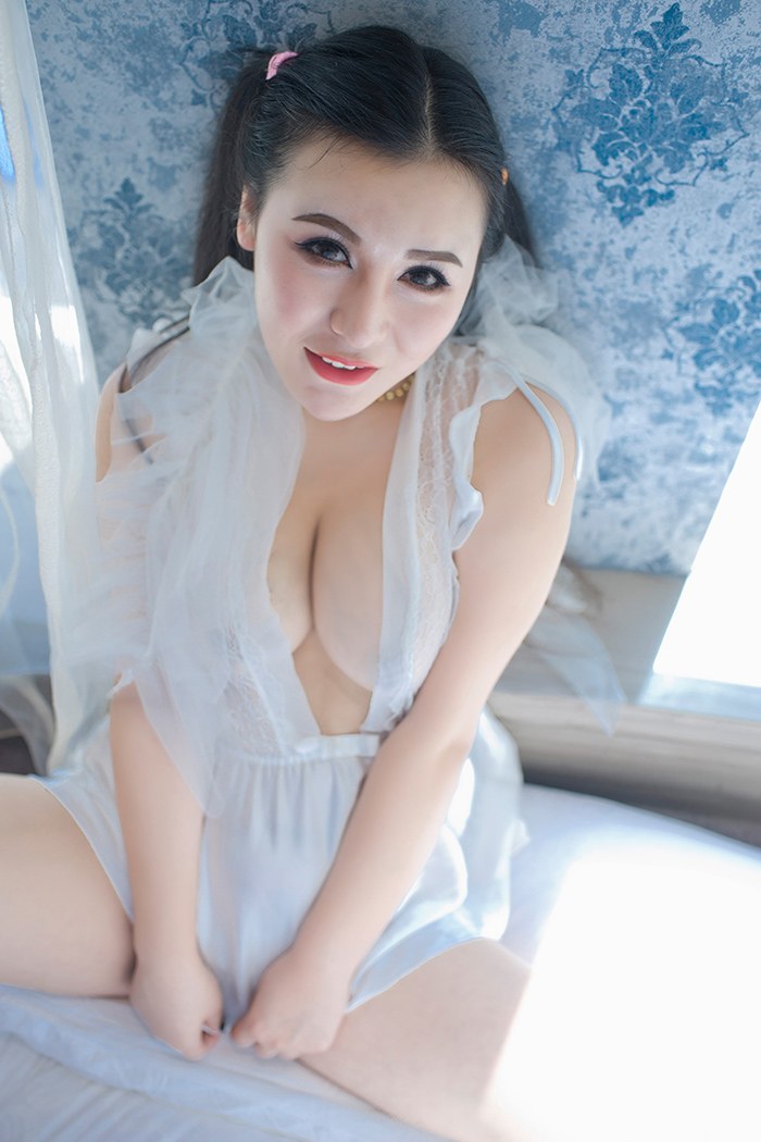 巨乳少妇伊若前凸后翘身材一流(27)