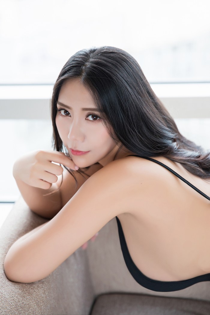 巨乳美人安可儿肌肤白嫩美腿性感修长(25)