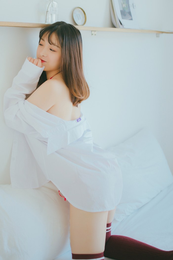 可爱草莓少女美乳圆润肌肤白皙诱人(30)