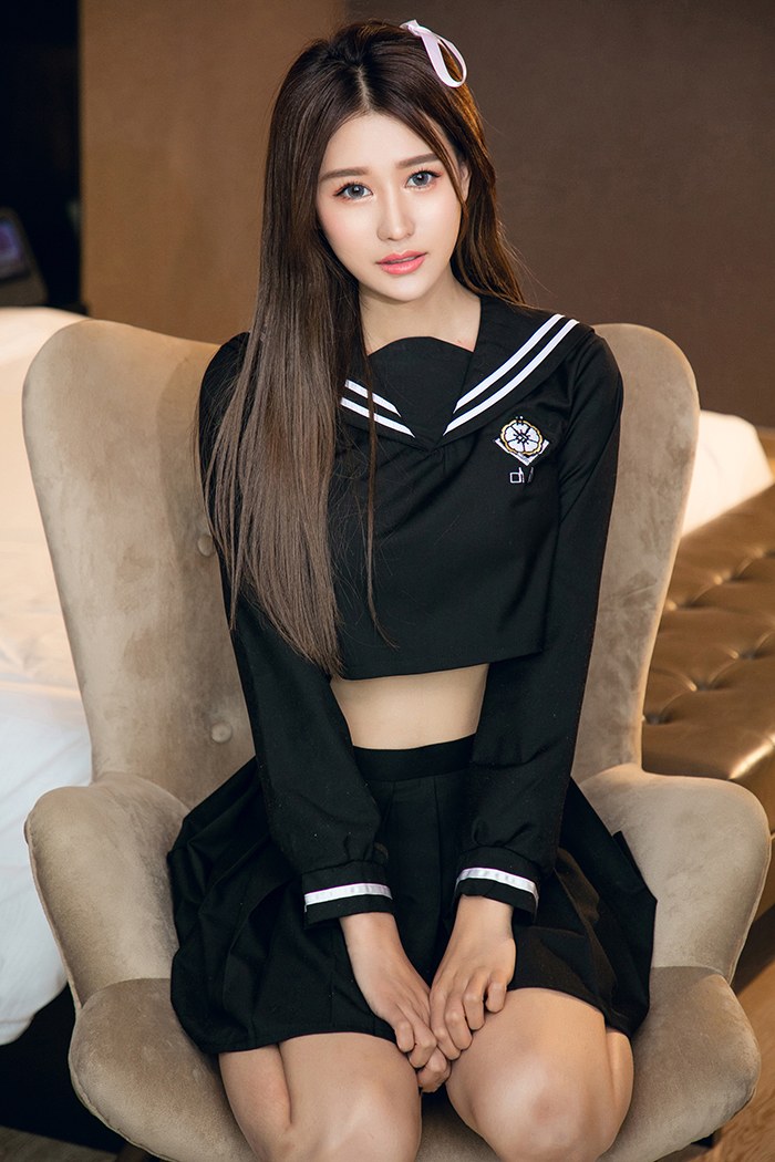 可爱学妹欣怡学生装浑圆美乳好想触摸(1)