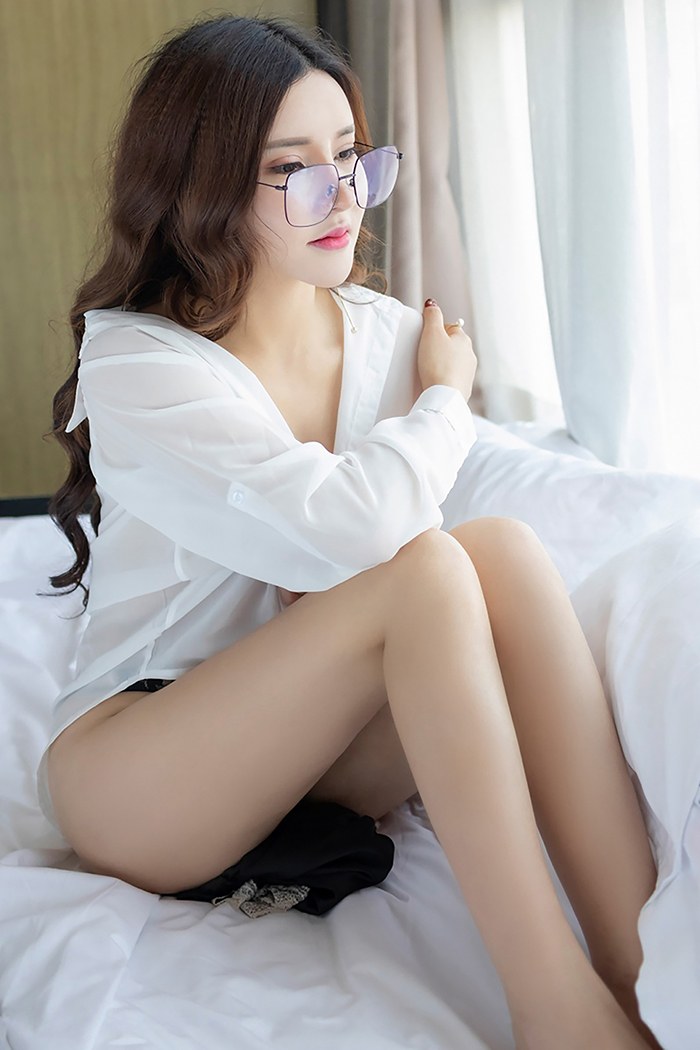 迷人嫩模雅雅美腿酥胸身材十分完美(20)