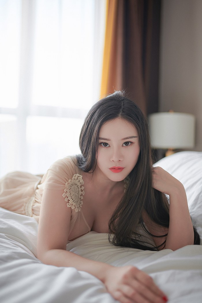 巨乳熟女戴c欣轻纱薄裙朦胧美诱惑(31)