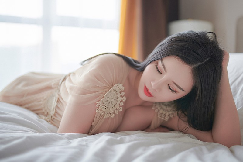 巨乳熟女戴c欣轻纱薄裙朦胧美诱惑(42)