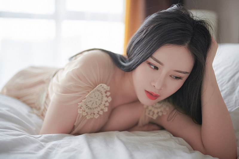 巨乳熟女戴c欣轻纱薄裙朦胧美诱惑(43)