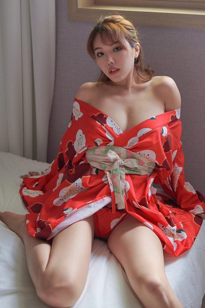 蛇蝎美人黄乐然性感和服舞弄风姿(26)