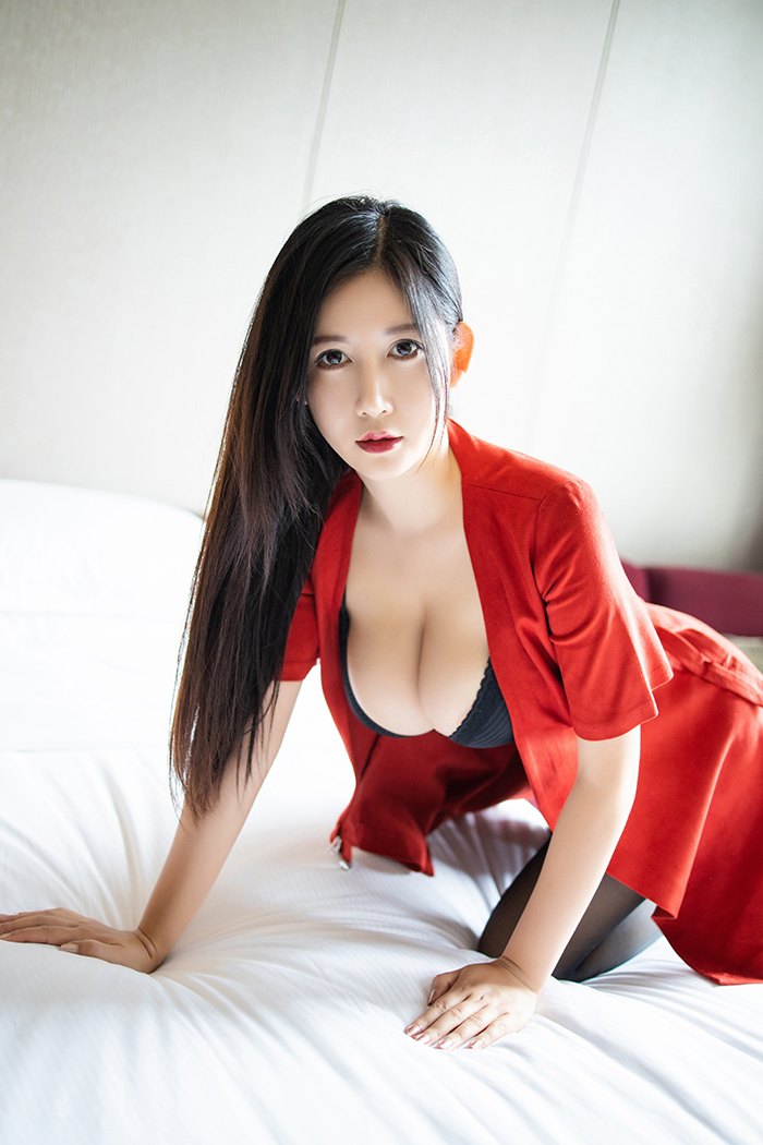 迷情女郎李雅黑丝吊带尤物丰臀蚀骨(29)