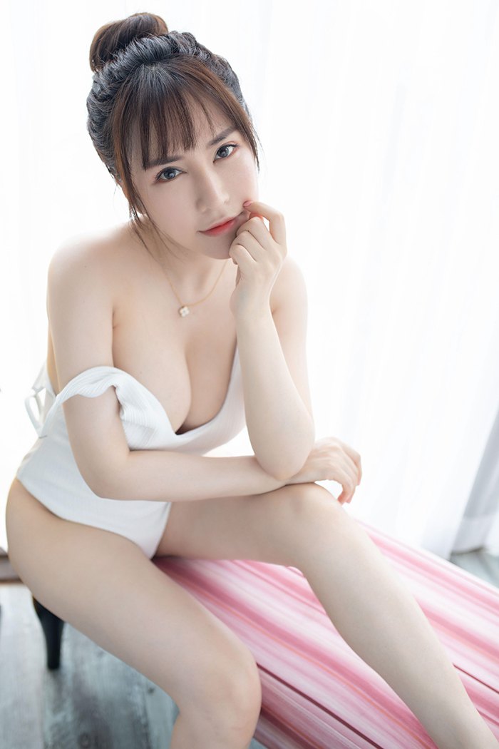 绝色美女夏希子白嫩巨乳暗送秋波(2)