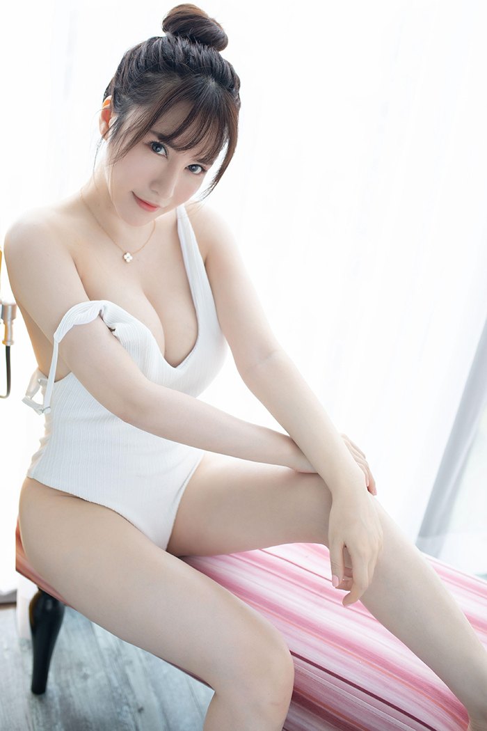 绝色美女夏希子白嫩巨乳暗送秋波(4)