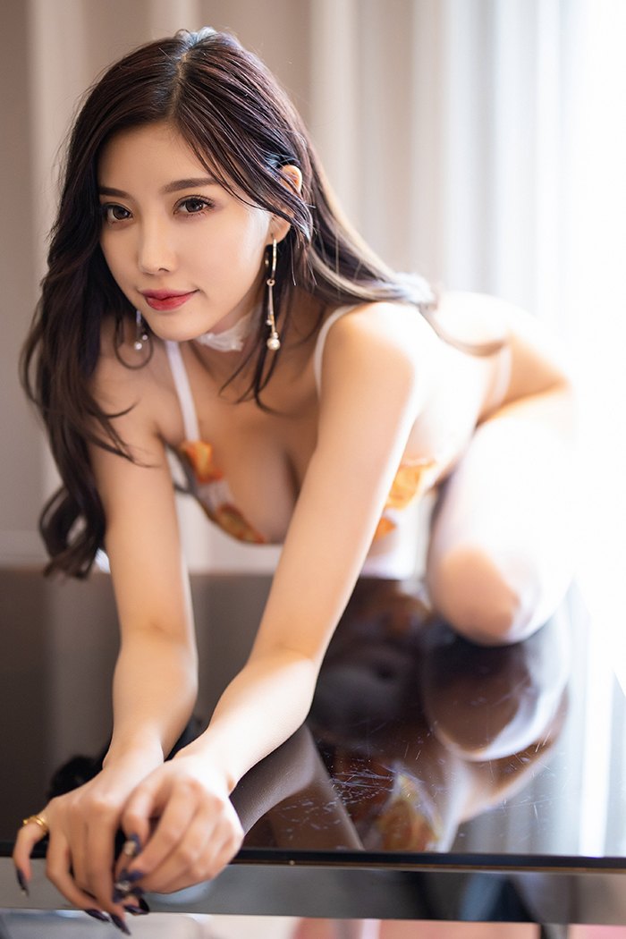 妖艳美人杨晨晨蕾丝内衣唯美写真(52)