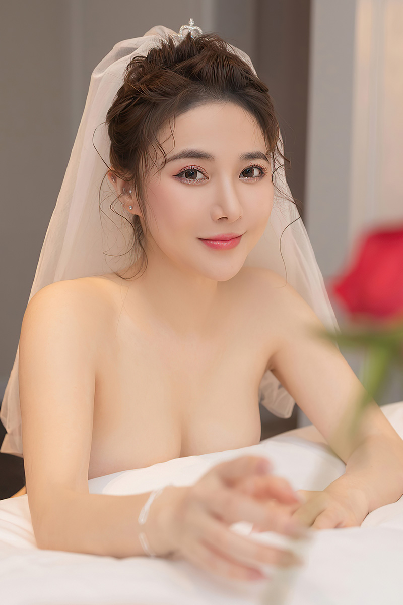 美胸嫩模鱼子酱婚纱写真身材劲爆(17)